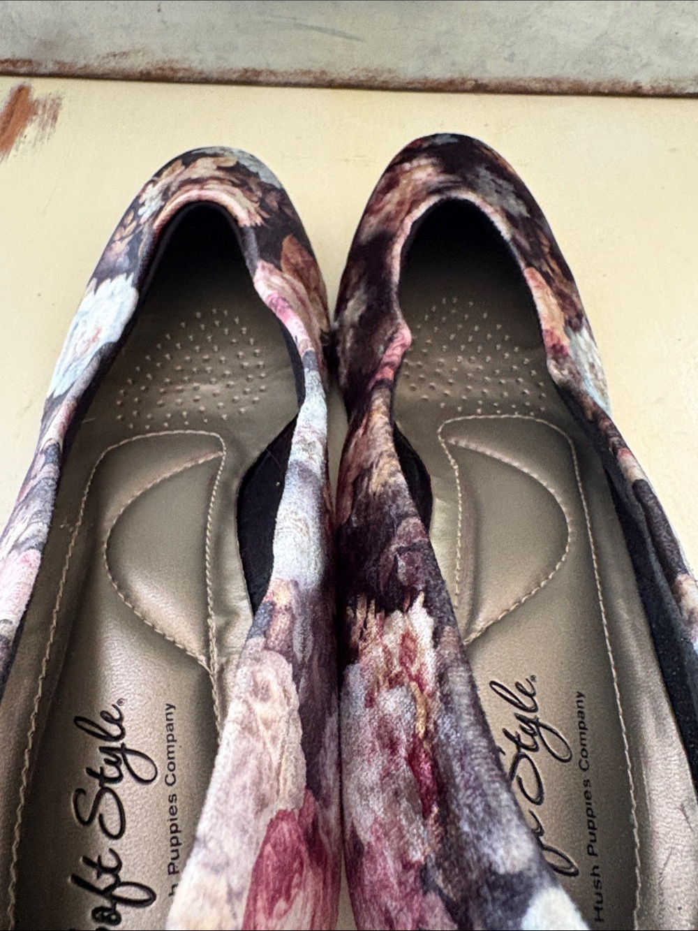 Soft Style by Hush Puppies "Angel II" pumps floral brocade pattern Women’s 9.5 - Picture 8 of 8